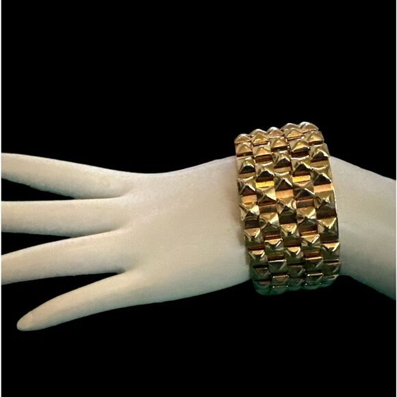 Vintage goldtone metal pyramid cuff bracelet elegant sophisticated - Picture 2 of 11